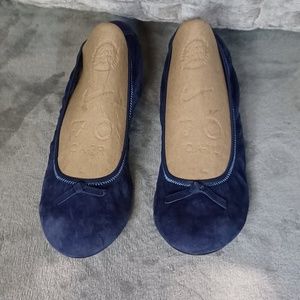 Women’s Hush Puppies Faux suede Navy Ballet w/ small wedge heel Sz 10 Na…